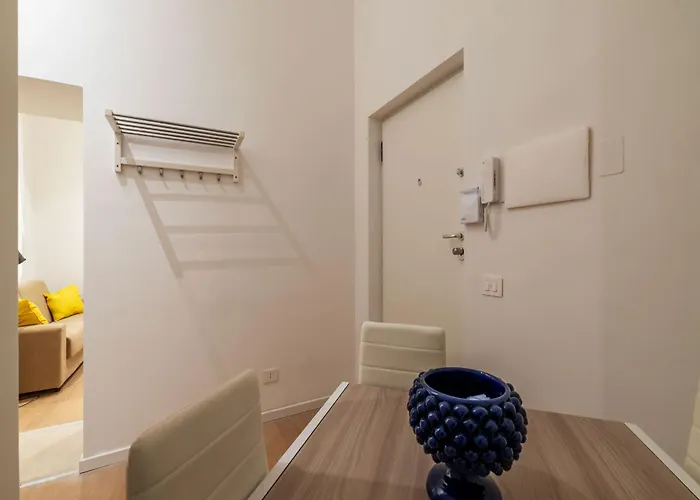 Guesthost - Elegant Flat Prati & Ottaviano Ma * Rome